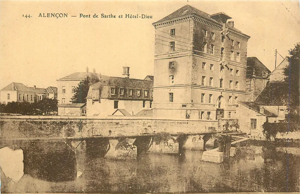 Alençon — Brücke Sarthe und Hôtel-Dieu - Vorderseite